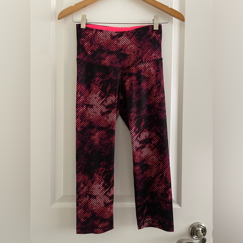Old Navy Pink and Black Patterned Capris